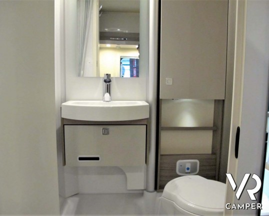 Burstner Travel Van 620 G - camper nuovo semintegrale con letti gemelli, accessoriato con Pacchetto Premium. Su Fiat Ducato 160 CV. In visione da Ital