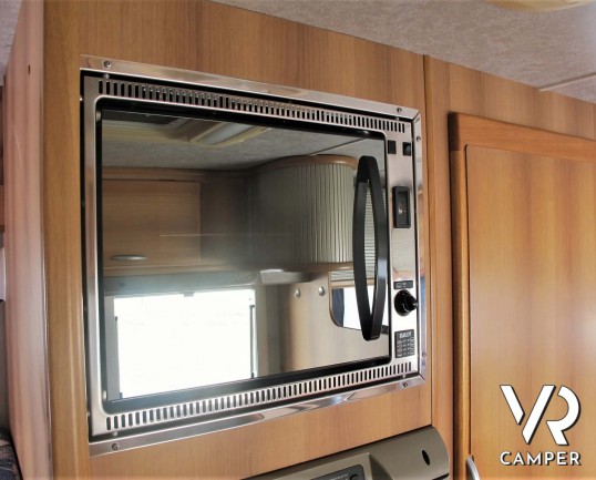 Rimor Super Brig 728 - camper mansardato usato con 7 posti letto, su Mercedes 312 2,9 TDI (123 CV). Lungo 7,43 mt. Ideale per viaggi di famiglia. Ital