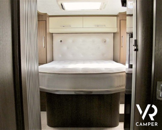 Roller Team XLM: camper usato semintegrale con letto nautico posteriore, 5 posti omologati, su Fiat Ducato 150 CV. In vendita da Italia VR a Torino.