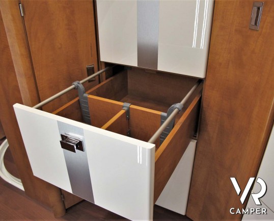 Carthago Chic c-line I 4.9 - camper nuovo, camper motorhome con letti gemelli e basculante. In esposizione durante il Porte Aperte 91011 Ottobre 2020