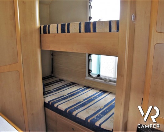 McLouis Glen 560 - camper mansardato, camper usato, camper 7 posti letto, doppia dinette, letti a castello, Fiat Ducato 145 CV, camper torino, camper