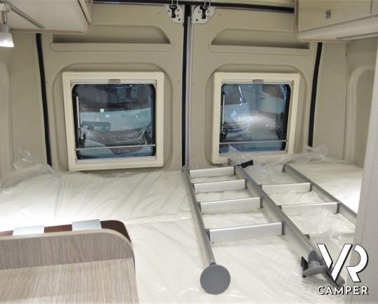 Burstner Campeo C 540 furgonato nuovo colore bianco con letto sul tetto, accessoriato con pacchetto Campeo + Active. Su Fiat Ducato 140 CV. Italia VR
