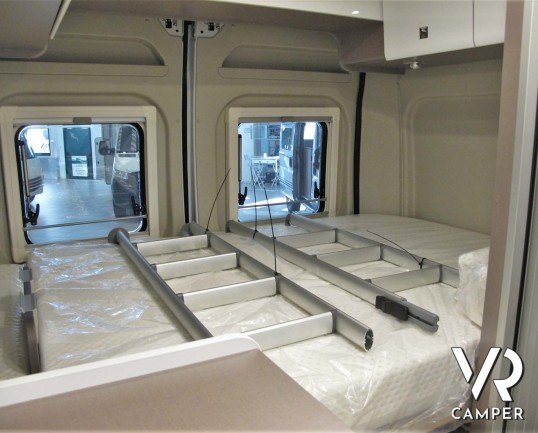 Burstner Eliseo C 540: camper furgonato nuovo con letto sul tetto, accessoriato con pacchetto Eliseo + Eliseo Select. Su Fiat Ducato 140 CV.