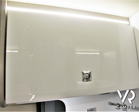 Burstner Eliseo C 600 - camper furgonato nuovo con letto sul tetto, accessoriato con pacchetto Eliseo + Eliseo Select. Telaio 3500 kg. Su Fiat Ducato