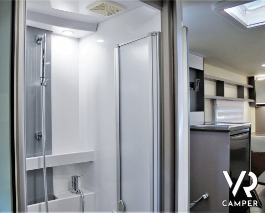 Burstner Lyseo TD 644 G Privilège: camper semintegrale nuovo con zona living posteriore trasformabile in zona notte e garage. In esposizione da Italia