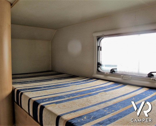 McLouis Glen 560 - camper mansardato, camper usato, camper 7 posti letto, doppia dinette, letti a castello, Fiat Ducato 145 CV, camper torino, camper