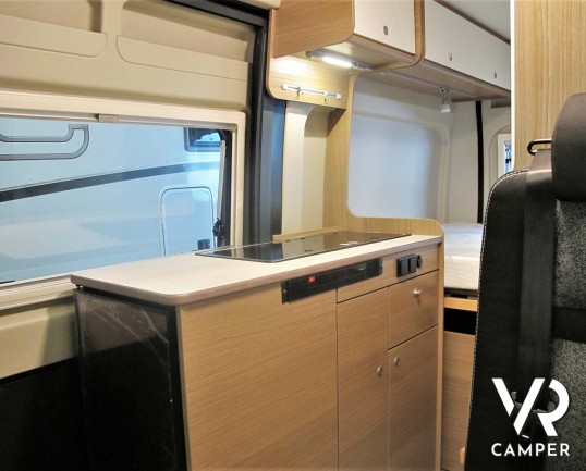 Carado Van 540: camper furgonato nuovo con letto matrimoniale trasversale, 3 posti letto. Su Fiat Ducato 140 CV. In vendita da Italia VR a Torino - Druento