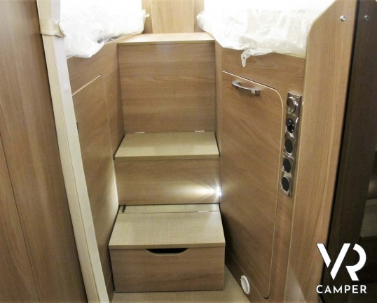 Burster Lyseo TD 690 G Privilege - camper semintegrale nuovo con letti gemelli e basculante, dinette trasformabile in letto, garage doppio portellone. Si Fiat Ducato 160 CV