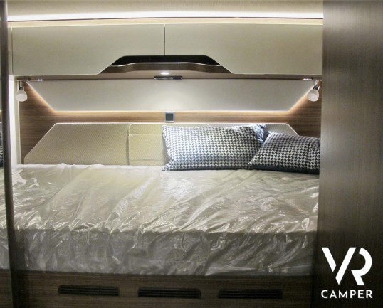 Hymer B-MC I 550 - camper nuovo motorhome con letto matrimoniale e basculante, accessoriato con pacchetto WhiteLine, su Mercedes Benz 170 CV