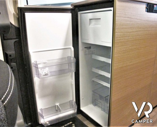 Carado Van 540: camper furgonato nuovo con letto matrimoniale trasversale, 3 posti letto. Su Fiat Ducato 140 CV. In vendita da Italia VR a Torino - Druento