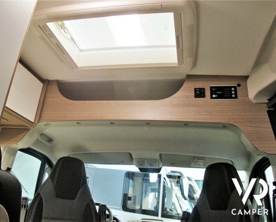 Carado Van 540: camper furgonato nuovo con letto matrimoniale trasversale, 3 posti letto. Su Fiat Ducato 140 CV. In vendita da Italia VR a Torino - Druento