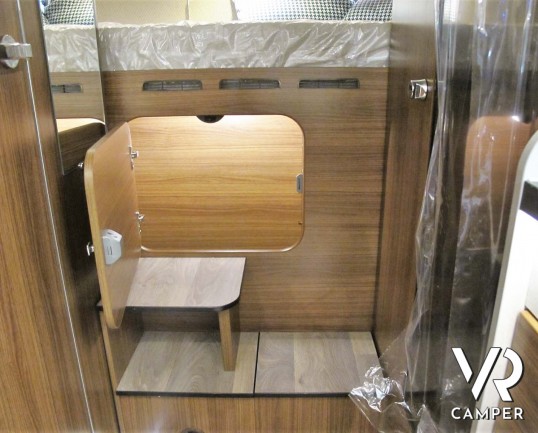 Hymer B-MC I 550 - camper nuovo motorhome con letto matrimoniale e basculante, accessoriato con pacchetto WhiteLine, su Mercedes Benz 170 CV