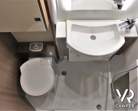 Burster Lyseo TD 690 G Privilege - camper semintegrale nuovo con letti gemelli e basculante, dinette trasformabile in letto, garage doppio portellone. Si Fiat Ducato 160 CV