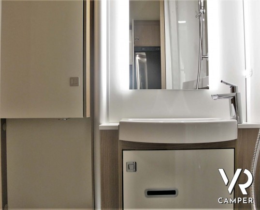 Burster Lyseo TD 690 G Privilege - camper semintegrale nuovo con letti gemelli e basculante, dinette trasformabile in letto, garage doppio portellone. Si Fiat Ducato 160 CV