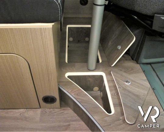 Carado Van 540: camper furgonato nuovo con letto matrimoniale trasversale, 3 posti letto. Su Fiat Ducato 140 CV. In vendita da Italia VR a Torino - Druento