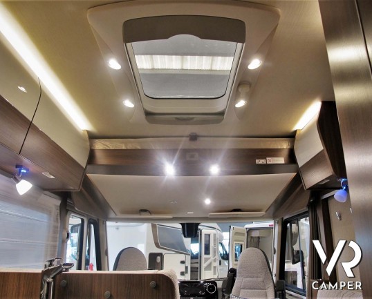 Hymer B-MC I 550 - camper nuovo motorhome con letto matrimoniale e basculante, accessoriato con pacchetto WhiteLine, su Mercedes Benz 170 CV