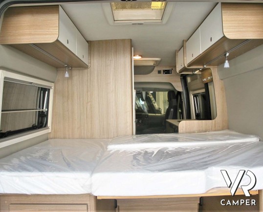 Carado Van 540: camper furgonato nuovo con letto matrimoniale trasversale, 3 posti letto. Su Fiat Ducato 140 CV. In vendita da Italia VR a Torino - Druento