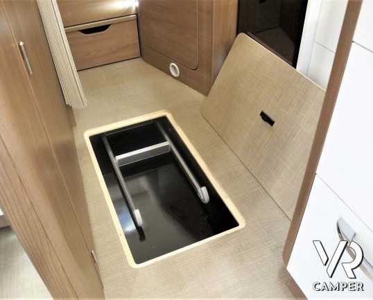 Burster Lyseo TD 690 G Privilege - camper semintegrale nuovo con letti gemelli e basculante, dinette trasformabile in letto, garage doppio portellone. Si Fiat Ducato 160 CV