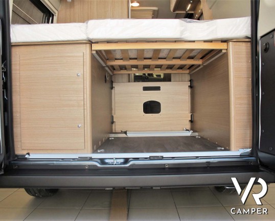 Carado Van 540: camper furgonato nuovo con letto matrimoniale trasversale, 3 posti letto. Su Fiat Ducato 140 CV. In vendita da Italia VR a Torino - Druento