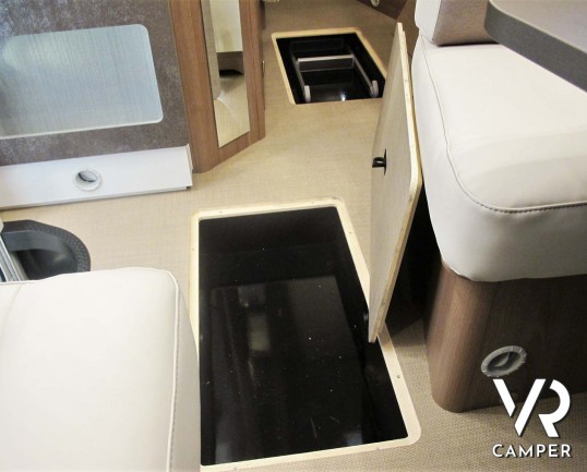 Burster Lyseo TD 690 G Privilege - camper semintegrale nuovo con letti gemelli e basculante, dinette trasformabile in letto, garage doppio portellone. Si Fiat Ducato 160 CV