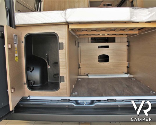 Carado Van 540: camper furgonato nuovo con letto matrimoniale trasversale, 3 posti letto. Su Fiat Ducato 140 CV. In vendita da Italia VR a Torino - Druento