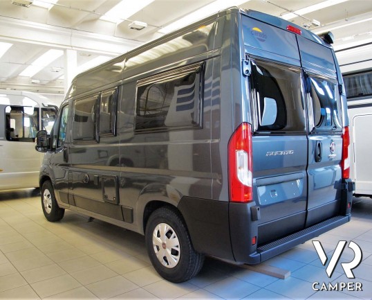 Carado Van 540: camper furgonato nuovo con letto matrimoniale trasversale, 3 posti letto. Su Fiat Ducato 140 CV. In vendita da Italia VR a Torino - Druento