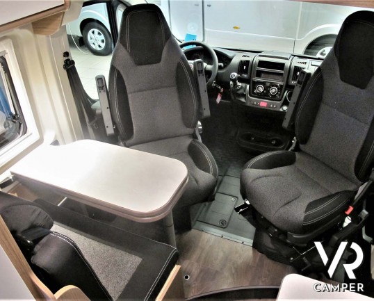 Carado Van 540: camper furgonato nuovo con letto matrimoniale trasversale, 3 posti letto. Su Fiat Ducato 140 CV. In vendita da Italia VR a Torino - Druento