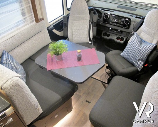 Hymer B-MC I 550 - camper nuovo motorhome con letto matrimoniale e basculante, accessoriato con pacchetto WhiteLine, su Mercedes Benz 170 CV
