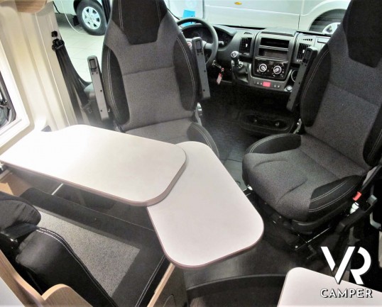 Carado Van 540: camper furgonato nuovo con letto matrimoniale trasversale, 3 posti letto. Su Fiat Ducato 140 CV. In vendita da Italia VR a Torino - Druento