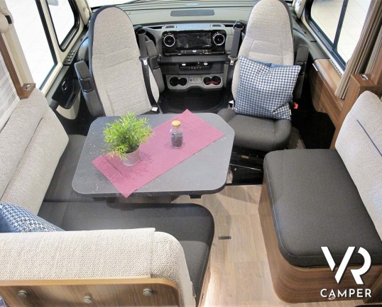 Hymer B-MC I 550 - camper nuovo motorhome con letto matrimoniale e basculante, accessoriato con pacchetto WhiteLine, su Mercedes Benz 170 CV