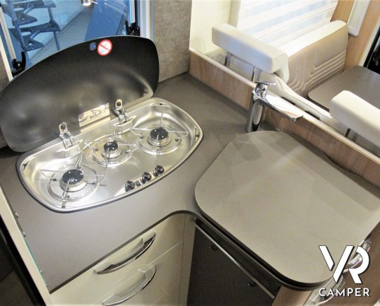 Burster Lyseo TD 690 G Privilege - camper semintegrale nuovo con letti gemelli e basculante, dinette trasformabile in letto, garage doppio portellone. Si Fiat Ducato 160 CV