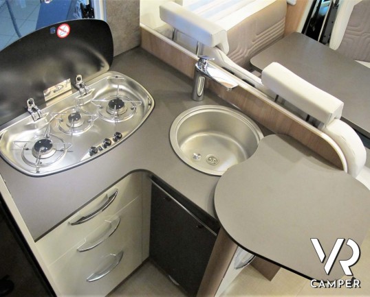 Burster Lyseo TD 690 G Privilege - camper semintegrale nuovo con letti gemelli e basculante, dinette trasformabile in letto, garage doppio portellone. Si Fiat Ducato 160 CV