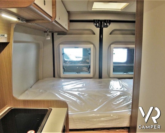 Carado Van 540: camper furgonato nuovo con letto matrimoniale trasversale, 3 posti letto. Su Fiat Ducato 140 CV. In vendita da Italia VR a Torino - Druento