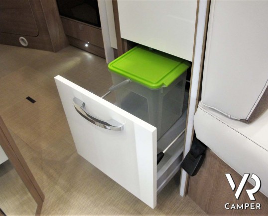 Burster Lyseo TD 690 G Privilege - camper semintegrale nuovo con letti gemelli e basculante, dinette trasformabile in letto, garage doppio portellone. Si Fiat Ducato 160 CV