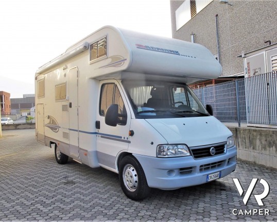 Adria Coral 660 DP - camper mansardato usato con 5 posti, idper famiglie e prima esperienza. Su Fiat Ducato 127 CV, dotato di veranda, retrocamera, sensori parcheggio