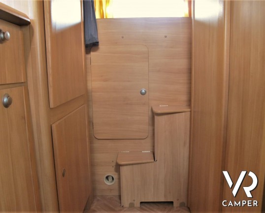 Adria Coral 660 DP - camper mansardato usato con 5 posti, idper famiglie e prima esperienza. Su Fiat Ducato 127 CV, dotato di veranda, retrocamera, sensori parcheggio