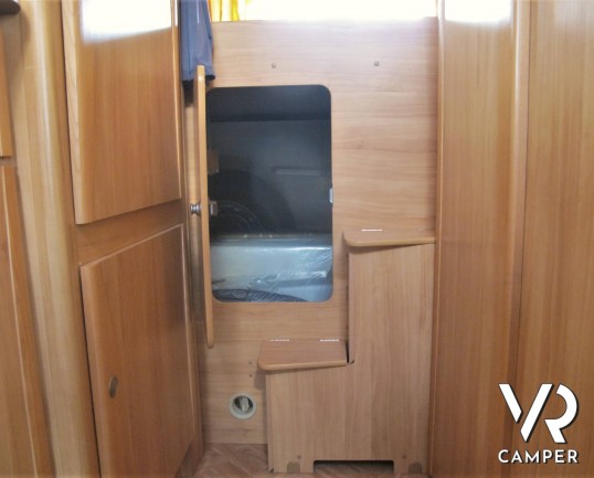 Adria Coral 660 DP - camper mansardato usato con 5 posti, idper famiglie e prima esperienza. Su Fiat Ducato 127 CV, dotato di veranda, retrocamera, sensori parcheggio