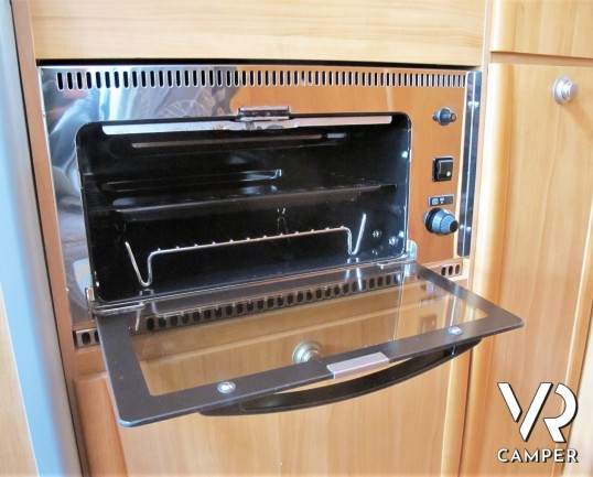 Adria Coral 660 DP - camper mansardato usato con 5 posti, idper famiglie e prima esperienza. Su Fiat Ducato 127 CV, dotato di veranda, retrocamera, sensori parcheggio