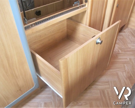 Adria Coral 660 DP - camper mansardato usato con 5 posti, idper famiglie e prima esperienza. Su Fiat Ducato 127 CV, dotato di veranda, retrocamera, sensori parcheggio