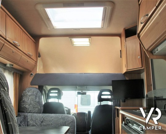 Adria Coral 660 DP - camper mansardato usato con 5 posti, idper famiglie e prima esperienza. Su Fiat Ducato 127 CV, dotato di veranda, retrocamera, sensori parcheggio