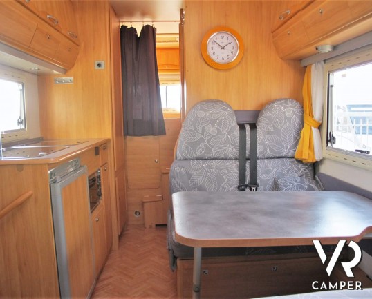 Adria Coral 660 DP - camper mansardato usato con 5 posti, idper famiglie e prima esperienza. Su Fiat Ducato 127 CV, dotato di veranda, retrocamera, sensori parcheggio