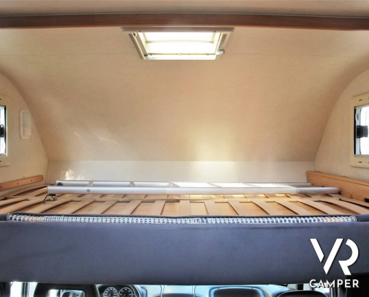 Adria Coral 660 DP - camper mansardato usato con 5 posti, idper famiglie e prima esperienza. Su Fiat Ducato 127 CV, dotato di veranda, retrocamera, sensori parcheggio