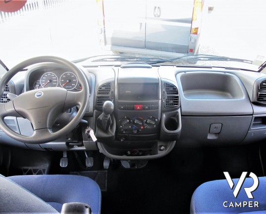 Adria Coral 660 DP - camper mansardato usato con 5 posti, idper famiglie e prima esperienza. Su Fiat Ducato 127 CV, dotato di veranda, retrocamera, sensori parcheggio