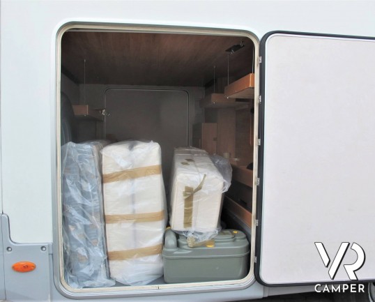 Adria Coral 660 DP - camper mansardato usato con 5 posti, idper famiglie e prima esperienza. Su Fiat Ducato 127 CV, dotato di veranda, retrocamera, sensori parcheggio