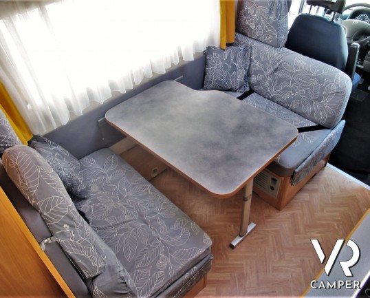 Adria Coral 660 DP - camper mansardato usato con 5 posti, idper famiglie e prima esperienza. Su Fiat Ducato 127 CV, dotato di veranda, retrocamera, sensori parcheggio