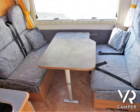 Adria Coral 660 DP - camper mansardato usato con 5 posti, idper famiglie e prima esperienza. Su Fiat Ducato 127 CV, dotato di veranda, retrocamera, sensori parcheggio