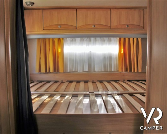 Adria Coral 660 DP - camper mansardato usato con 5 posti, idper famiglie e prima esperienza. Su Fiat Ducato 127 CV, dotato di veranda, retrocamera, sensori parcheggio