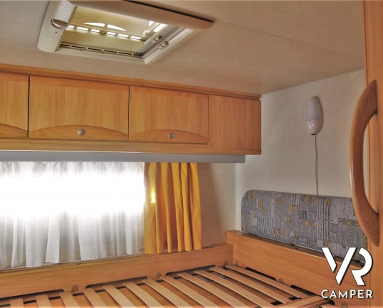 Adria Coral 660 DP - camper mansardato usato con 5 posti, idper famiglie e prima esperienza. Su Fiat Ducato 127 CV, dotato di veranda, retrocamera, sensori parcheggio