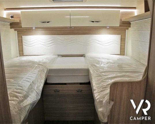 Burstner Delfin IT 726 G: camper nuovo semintegrale con letti gemelli e basculante, dinette trasformabile in letto. Dotato di Skyroof e Comfort Pack. 140 CV. Italia VR vendita camper Piemonte