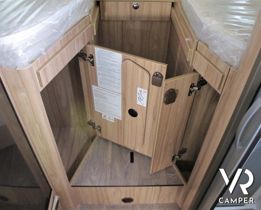 Hymer Exsis-I 474 - Camper nuovo motorhome 2021, con letti gemelli posteriori, 4 posti letto, con frigorifero grande, gradini elettrici. Fiat Ducato 140 CV - Italia VR camper Piemonte